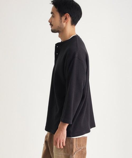 BACK NUMBER(バックナンバー)の「ワッフル7分袖ヘンリーネックTシャツ(Tシャツ/カットソー・メンズ・カーキ/ブラック/レッド系・05/06/04)」の19枚目の写真