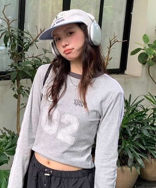 AVYL(アヴィル)の「ナンバープリント袖ラインゲームシャツ(Tシャツ/カットソー・レディース・ネイビー/グレー・M)」の8枚目の写真