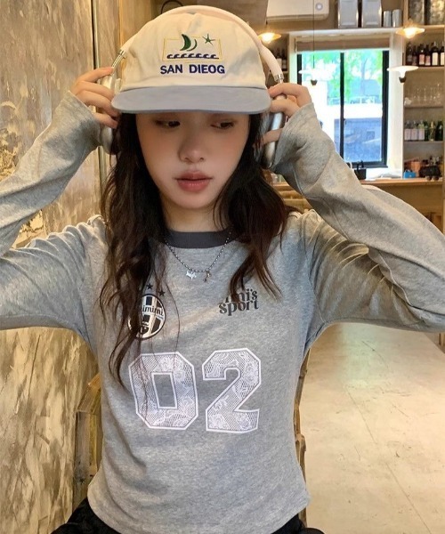 AVYL(アヴィル)の「ナンバープリント袖ラインゲームシャツ(Tシャツ/カットソー・レディース・ネイビー/グレー・M)」の9枚目の写真
