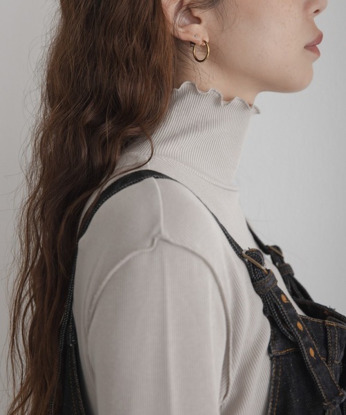 URBAN RESEARCH Sonny Label(アーバンリサーチサニーレーベル)の「『UR TECH』蓄熱ハイネックメロウプルオーバー(Tシャツ/カットソー・レディース・グレー系その他/チャコールグレー/ブラック/オフホワイト・FREE)」の4枚目の写真