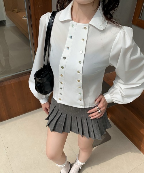 Aelina(エリナ)の「ダブルブレストパフスリーブショートブラウス(シャツ/ブラウス・レディース・ホワイト/ブラック・FREE)」の8枚目の写真