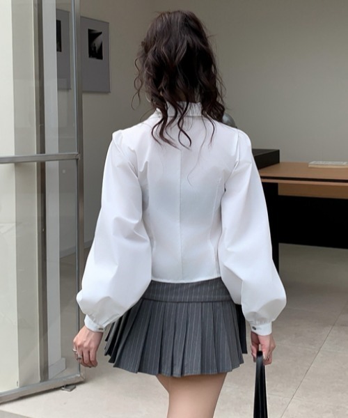 Aelina(エリナ)の「ダブルブレストパフスリーブショートブラウス(シャツ/ブラウス・レディース・ホワイト/ブラック・FREE)」の7枚目の写真