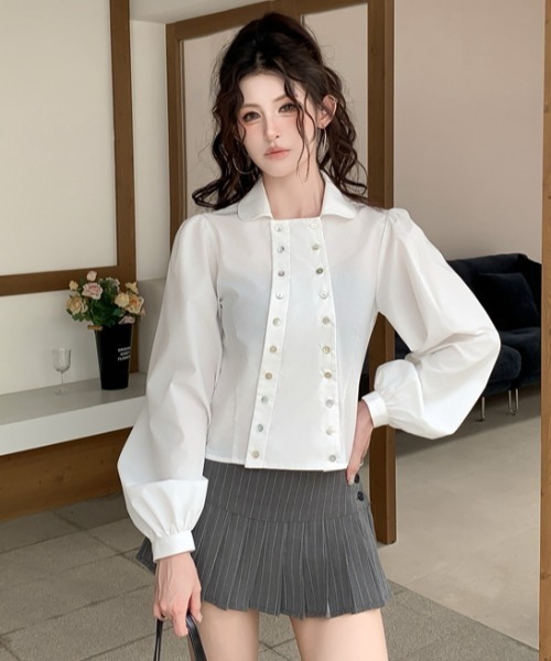 Aelina(エリナ)の「ダブルブレストパフスリーブショートブラウス(シャツ/ブラウス・レディース・ホワイト/ブラック・FREE)」の4枚目の写真