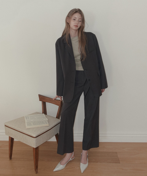 TWEE(トゥウィー)の「オデュ ベーシック ブレザー 長袖ジャケット(テーラードジャケット・レディース・サンドベージュ/チャコールグレー・FREE)」の11枚目の写真