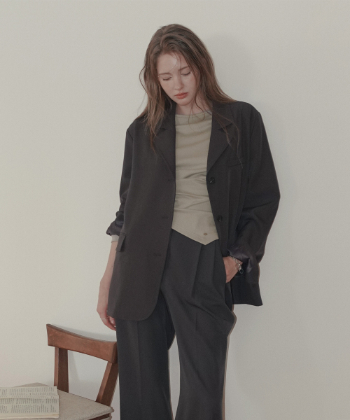 TWEE(トゥウィー)の「オデュ ベーシック ブレザー 長袖ジャケット(テーラードジャケット・レディース・サンドベージュ/チャコールグレー・FREE)」の10枚目の写真