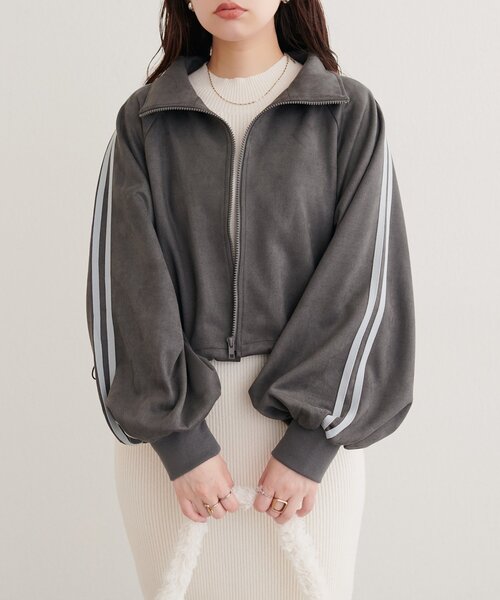 natural couture(ナチュラルクチュール)の「袖ラインスタンドショートブルゾン(ブルゾン・レディース・グレイッシュベージュ/ブラウン/チャコールグレー・FREE)」の4枚目の写真