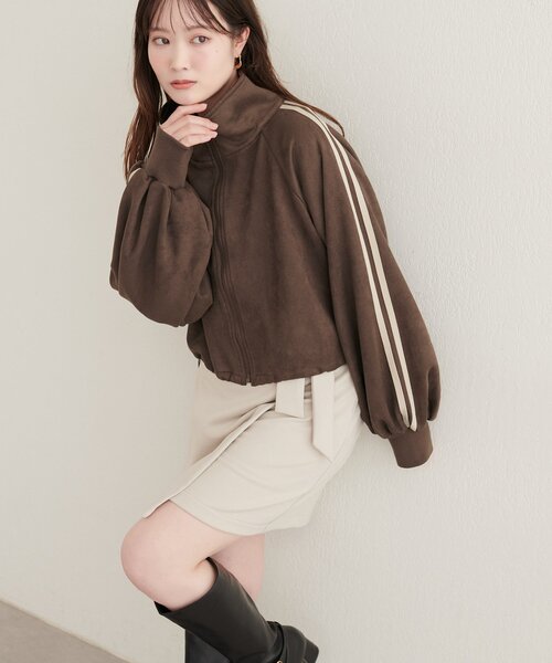 natural couture(ナチュラルクチュール)の「袖ラインスタンドショートブルゾン(ブルゾン・レディース・グレイッシュベージュ/ブラウン/チャコールグレー・FREE)」の18枚目の写真
