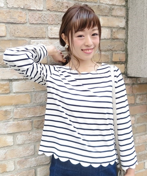 Chico（チコ）の「スカラップボートネック長袖Ｔシャツ（Tシャツ/カットソー・レディース・アイボリー/ホワイト×ブラック/ホワイト×ネイビー/ピンクベージュ・FREE）」の4枚目の写真