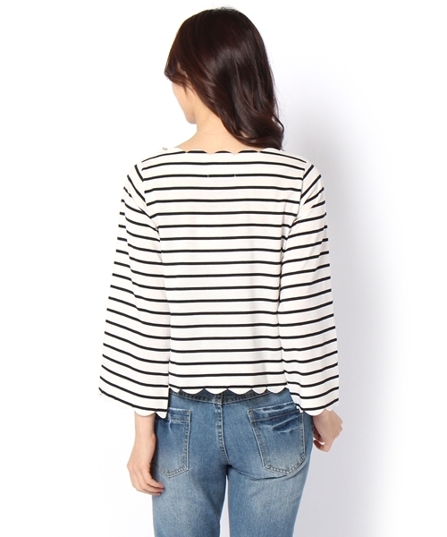 Chico（チコ）の「スカラップボートネック長袖Ｔシャツ（Tシャツ/カットソー・レディース・アイボリー/ホワイト×ブラック/ホワイト×ネイビー/ピンクベージュ・FREE）」の6枚目の写真