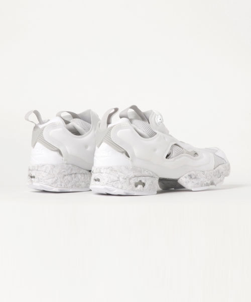 Reebok(リーボック)の「【2016年春夏】インスタポンプ フューリー ACHM Reebok CLASSIC(リーボック クラシック)(スニーカー・メンズ・ホワイト/ネイビー・28.5cm/23.5cm/24.0cm/27.0cm/26.5cm/30.0cm/23.0cm/24.5cm/25.5cm/27.5cm/29.0cm/29.5cm/28.0cm/25.0cm/26.0cm)」の5枚目の写真