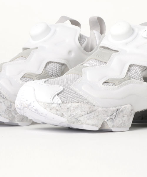 Reebok(リーボック)の「【2016年春夏】インスタポンプ フューリー ACHM Reebok CLASSIC(リーボック クラシック)(スニーカー・メンズ・ホワイト/ネイビー・28.5cm/23.5cm/24.0cm/27.0cm/26.5cm/30.0cm/23.0cm/24.5cm/25.5cm/27.5cm/29.0cm/29.5cm/28.0cm/25.0cm/26.0cm)」の7枚目の写真