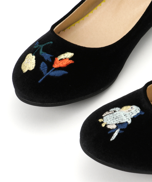 POU DOU DOU（プードゥドゥ）の「ベロア刺繍フラットシューズ（パンプス・レディース・ブルー/ブラック・4/3）」の7枚目の写真