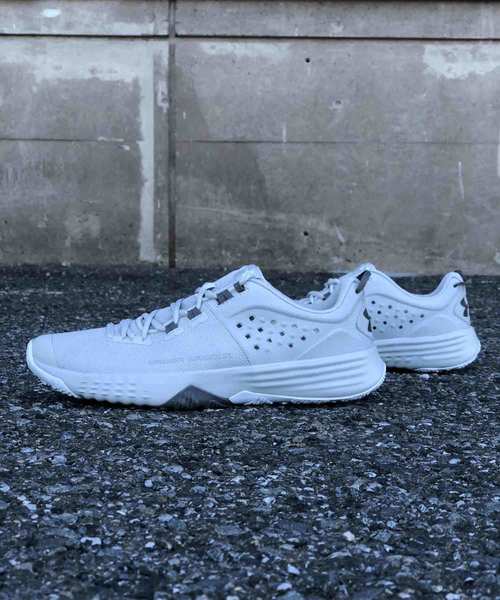 UNDER ARMOUR（アンダーアーマー）の「メンズ トレーニングシューズ / BAMトレーナー（スニーカー・メンズ・ネイビー/ブラック/ライトグレー・25/31/29.5/32/28.5/26/25.5/29/30/27.5/26.5/27/33/28）」の2枚目の写真