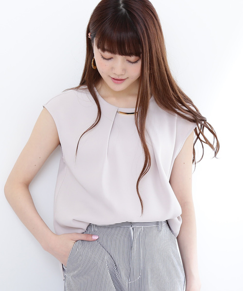 N.(N. Natural Beauty Basic)(エヌエヌナチュラルビューティーベーシック)の「◆パーツ付とろみノースリーブブラウス(シャツ/ブラウス・レディース・ネイビー/ブルー/ベージュ/ホワイト・MEDIUM)」の3枚目の写真