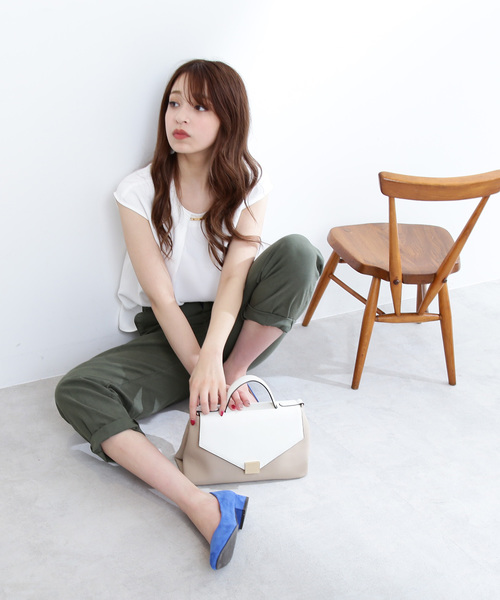N.(N. Natural Beauty Basic)(エヌエヌナチュラルビューティーベーシック)の「◆パーツ付とろみノースリーブブラウス(シャツ/ブラウス・レディース・ネイビー/ブルー/ベージュ/ホワイト・MEDIUM)」の8枚目の写真