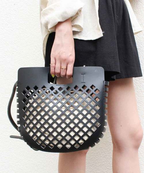 MODE ROBE（モードローブ）の「メッシュハンドバッグ（トートバッグ・レディース・ブラック/ベージュ/アイボリー・FREE）」の2枚目の写真