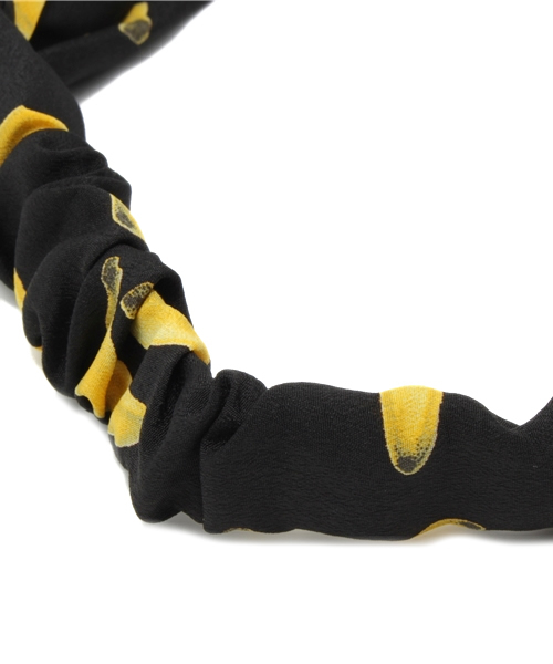 one after another NICE CLAUP（ワンアフターアナザーナイスクラップ）の「【ナイスクラップ】バナナ柄ヘアバン（ヘアバンド・レディース・ホワイト/ブラック・FREE）」の4枚目の写真