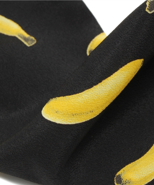 one after another NICE CLAUP（ワンアフターアナザーナイスクラップ）の「【ナイスクラップ】バナナ柄ヘアバン（ヘアバンド・レディース・ホワイト/ブラック・FREE）」の3枚目の写真