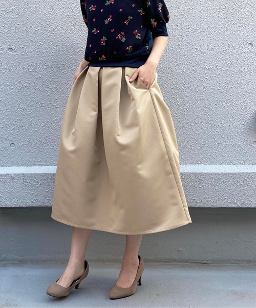 BE NEAT（ビーニート）の「【日本製】ディープタックスカート（スカート・レディース・ベージュ/オレンジ/グリーン・M）」の2枚目の写真