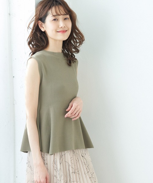 ROPE' PICNIC（ロペピクニック）の「【新色追加】ノースリーブペプラムトップス（ニット/セーター・レディース・ブラウン/ベージュ系その他2/カーキ/ブルー系その他4/ブラック・38）」の4枚目の写真