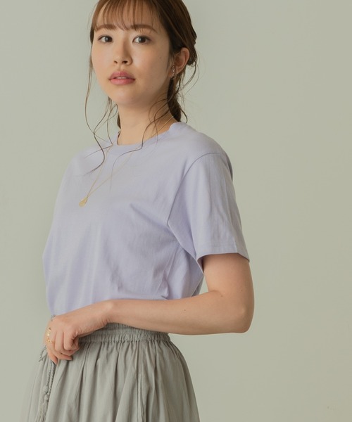 ANGIE(アンジー)の「コットン無地クルーネックTシャツ(半袖)(Tシャツ/カットソー・レディース・ブラック/オフホワイト/ライトパープル/ライトベージュ・SMALL/MEDIUM)」の2枚目の写真