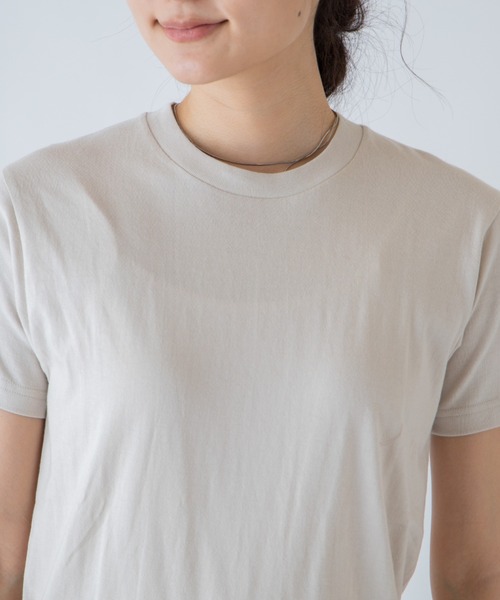 ANGIE(アンジー)の「コットン無地クルーネックTシャツ(半袖)(Tシャツ/カットソー・レディース・ブラック/オフホワイト/ライトパープル/ライトベージュ・SMALL/MEDIUM)」の8枚目の写真