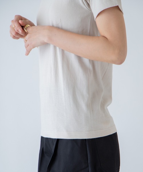 ANGIE(アンジー)の「コットン無地クルーネックTシャツ(半袖)(Tシャツ/カットソー・レディース・ブラック/オフホワイト/ライトパープル/ライトベージュ・SMALL/MEDIUM)」の11枚目の写真