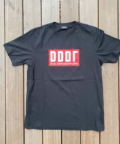 (新品) DIESEL ディーゼル 半袖 Tシャツ ボックスフィット ショート丈 DIESEL（ディーゼル）の「ボックスロゴ プリント クルーネック Tシャツ
