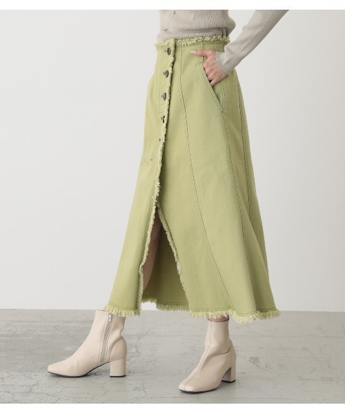 新品未使用　waist asymmetryスリットスカート AZUL by moussy（アズールバイマウジー）の「ASYMMETRY BUTTON