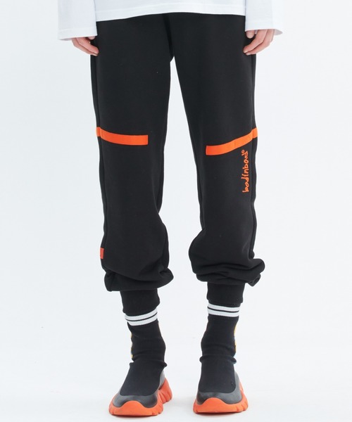 BAD IN BAD（ベド イン ベド）の「【BAD IN BAD】TAPING SWEAT PANTS / ベドインベド テーピング スウェットパンツ セットアップ（スウェットパンツ・メンズ・グレー/ブラック/カーキ・LARGE/MEDIUM）」の3枚目の写真