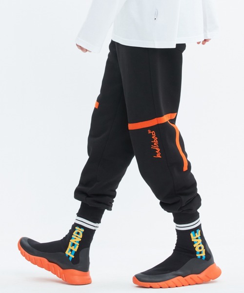 BAD IN BAD（ベド イン ベド）の「【BAD IN BAD】TAPING SWEAT PANTS / ベドインベド テーピング スウェットパンツ セットアップ（スウェットパンツ・メンズ・グレー/ブラック/カーキ・LARGE/MEDIUM）」の13枚目の写真
