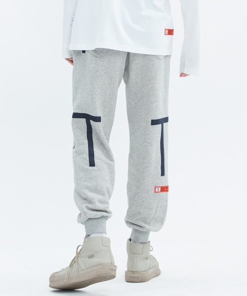 BAD IN BAD（ベド イン ベド）の「【BAD IN BAD】TAPING SWEAT PANTS / ベドインベド テーピング スウェットパンツ セットアップ（スウェットパンツ・メンズ・グレー/ブラック/カーキ・LARGE/MEDIUM）」の19枚目の写真