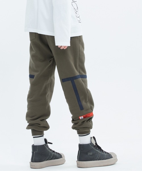 BAD IN BAD（ベド イン ベド）の「【BAD IN BAD】TAPING SWEAT PANTS / ベドインベド テーピング スウェットパンツ セットアップ（スウェットパンツ・メンズ・グレー/ブラック/カーキ・LARGE/MEDIUM）」の16枚目の写真