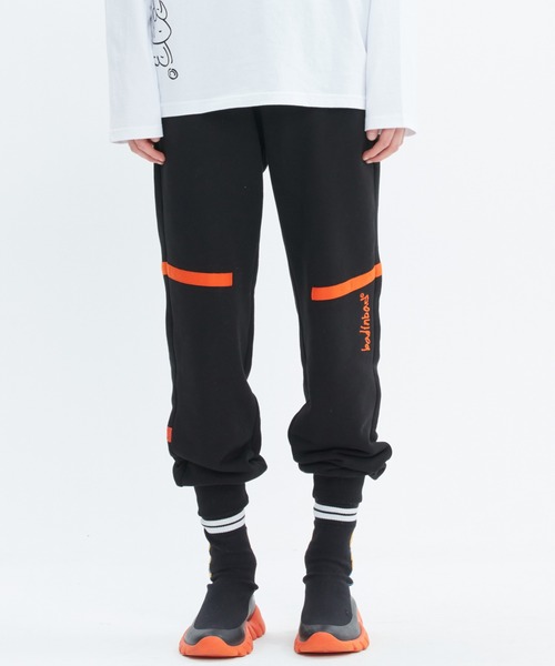 BAD IN BAD（ベド イン ベド）の「【BAD IN BAD】TAPING SWEAT PANTS / ベドインベド テーピング スウェットパンツ セットアップ（スウェットパンツ・メンズ・グレー/ブラック/カーキ・LARGE/MEDIUM）」の6枚目の写真