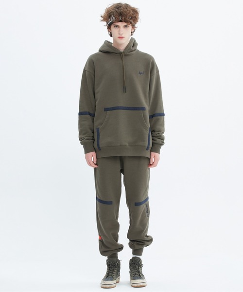 BAD IN BAD（ベド イン ベド）の「【BAD IN BAD】TAPING SWEAT PANTS / ベドインベド テーピング スウェットパンツ セットアップ（スウェットパンツ・メンズ・グレー/ブラック/カーキ・LARGE/MEDIUM）」の9枚目の写真