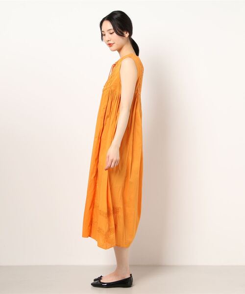 TEVALT(ヴァレット)の「レース使いマキシワンピース(ワンピース・レディース・オフホワイト/オレンジ/ダークネイビー・38)」の13枚目の写真