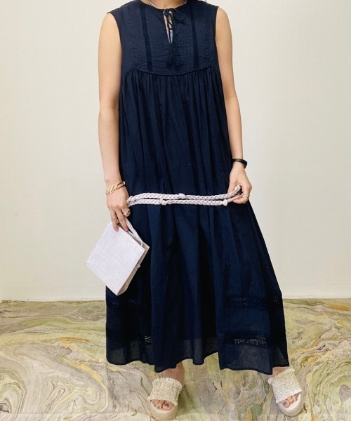 TEVALT(ヴァレット)の「レース使いマキシワンピース(ワンピース・レディース・オフホワイト/オレンジ/ダークネイビー・38)」の2枚目の写真