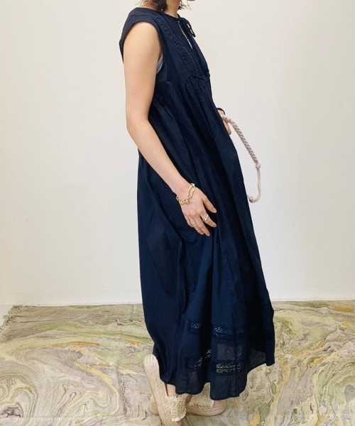 TEVALT(ヴァレット)の「レース使いマキシワンピース(ワンピース・レディース・オフホワイト/オレンジ/ダークネイビー・38)」の12枚目の写真