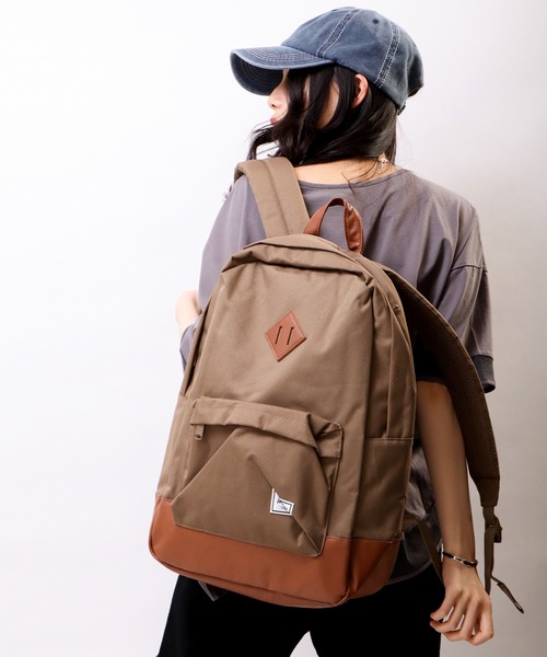 Herschel Supply(ハーシェルサプライ)の「Herschel Supply バックパック15PC収納 21.5L(バックパック/リュック・メンズ・ブラック/ベージュ/ネイビー/グレー/カーキ/グリーン/カモフラージュ/ブラック系その他/グレー系その他/ワイン・FREE)」の6枚目の写真