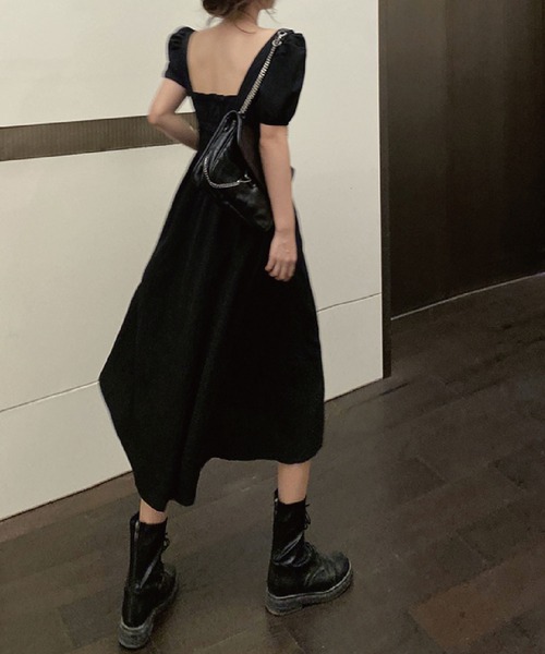 meJane(ミージェーン)の「バックコンシャスパワーショルダースリーブワンピース【ZOZOTOWN限定】(ワンピース・レディース・ブラック・FREE)」の4枚目の写真