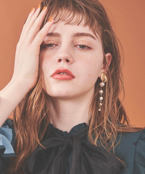 31 Sons de mode（トランテアン　ソン　ドゥ　モード）の「５連パールイヤリング（イヤリング・レディース・ゴールド・FREE）」の4枚目の写真