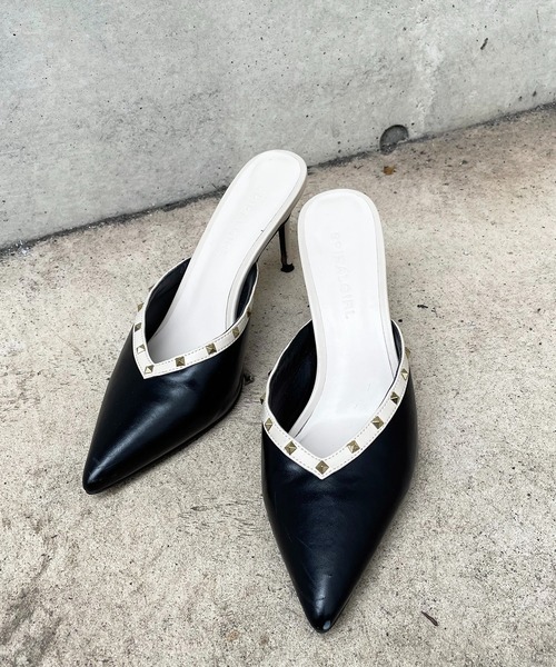 SPIRALGIRL（スパイラルガール）の「スタッズ付きポインテッドミュール（パンプス・レディース・ブラック/ブラウン・MEDIUM/LARGE）」の2枚目の写真