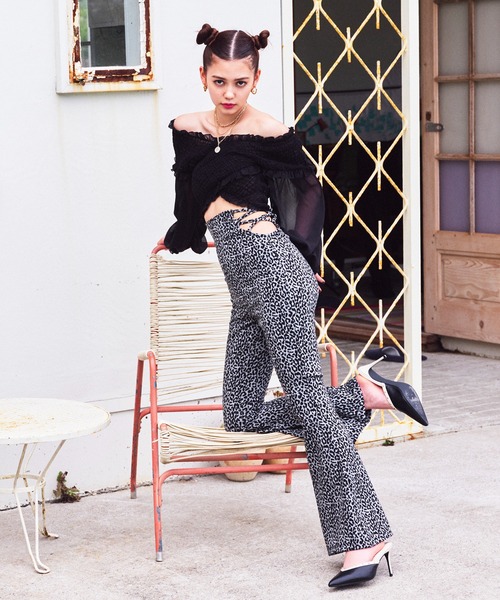 SPIRALGIRL（スパイラルガール）の「スタッズ付きポインテッドミュール（パンプス・レディース・ブラック/ブラウン・MEDIUM/LARGE）」の10枚目の写真