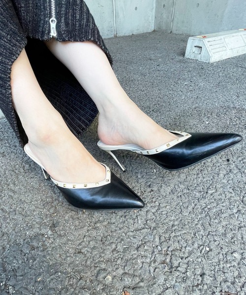 SPIRALGIRL（スパイラルガール）の「スタッズ付きポインテッドミュール（パンプス・レディース・ブラック/ブラウン・MEDIUM/LARGE）」の14枚目の写真