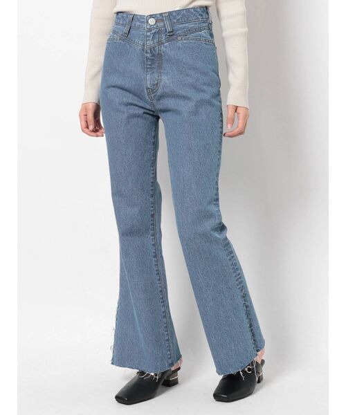 MURUA（ムルーア）の「カットオフフレアデニム（デニムパンツ・レディース・ブルー・0/1/2）」の8枚目の写真