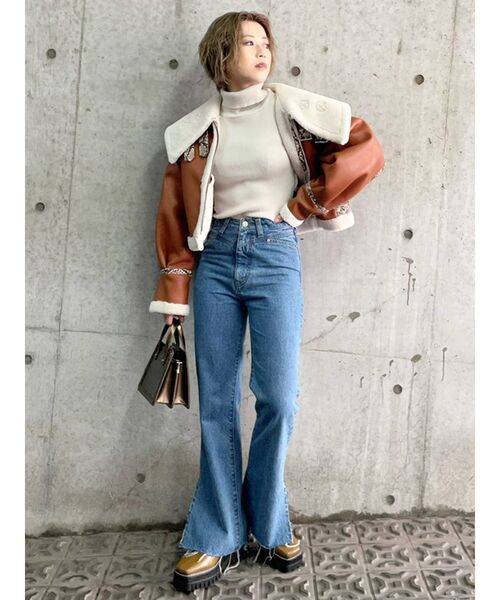 MURUA（ムルーア）の「カットオフフレアデニム（デニムパンツ・レディース・ブルー・0/1/2）」の13枚目の写真