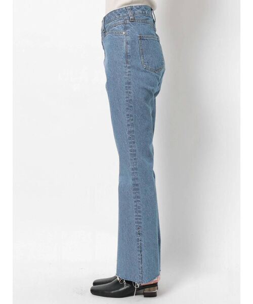 MURUA（ムルーア）の「カットオフフレアデニム（デニムパンツ・レディース・ブルー・0/1/2）」の18枚目の写真