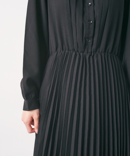 MAISON BREEZE(メゾンブリーズ)の「さらり、こなれ感。【MAISON BREEZE】シルクタッチプリーツボタンワンピース KNF(ワンピース・レディース・グレー/ブラック/ベージュ・4/3)」の5枚目の写真