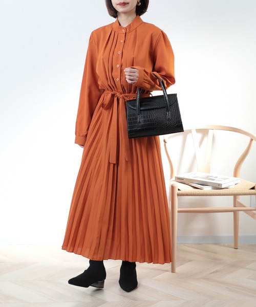 MAISON BREEZE(メゾンブリーズ)の「さらり、こなれ感。【MAISON BREEZE】シルクタッチプリーツボタンワンピース KNF(ワンピース・レディース・グレー/ブラック/ベージュ・4/3)」の10枚目の写真