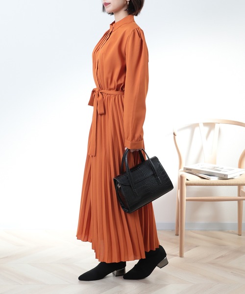 MAISON BREEZE(メゾンブリーズ)の「さらり、こなれ感。【MAISON BREEZE】シルクタッチプリーツボタンワンピース KNF(ワンピース・レディース・グレー/ブラック/ベージュ・4/3)」の11枚目の写真